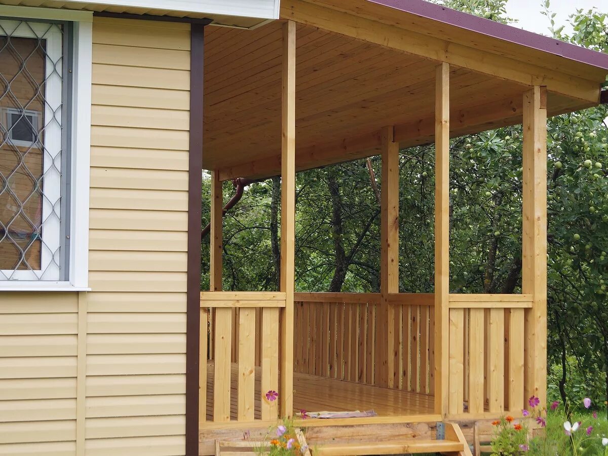 Дачные недорогие веранды. Дачные недорогие веранды. Веранда пристрой к домику на даче. Открытая веранда к дачному домику. Стройка веранды на даче.