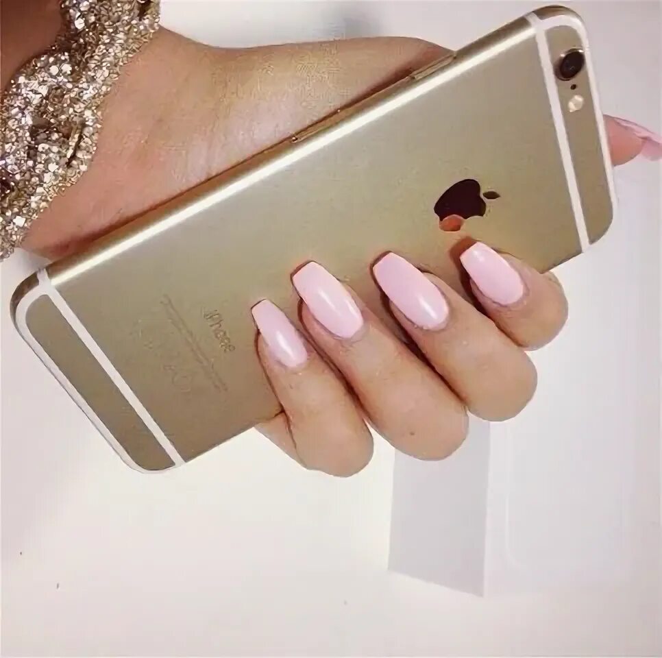 Селфи ногтей домашнее. Девушка с айфоном в зеркале. Айфон и ноготочки. Selfie nails iphone. Ногти селфи салон.