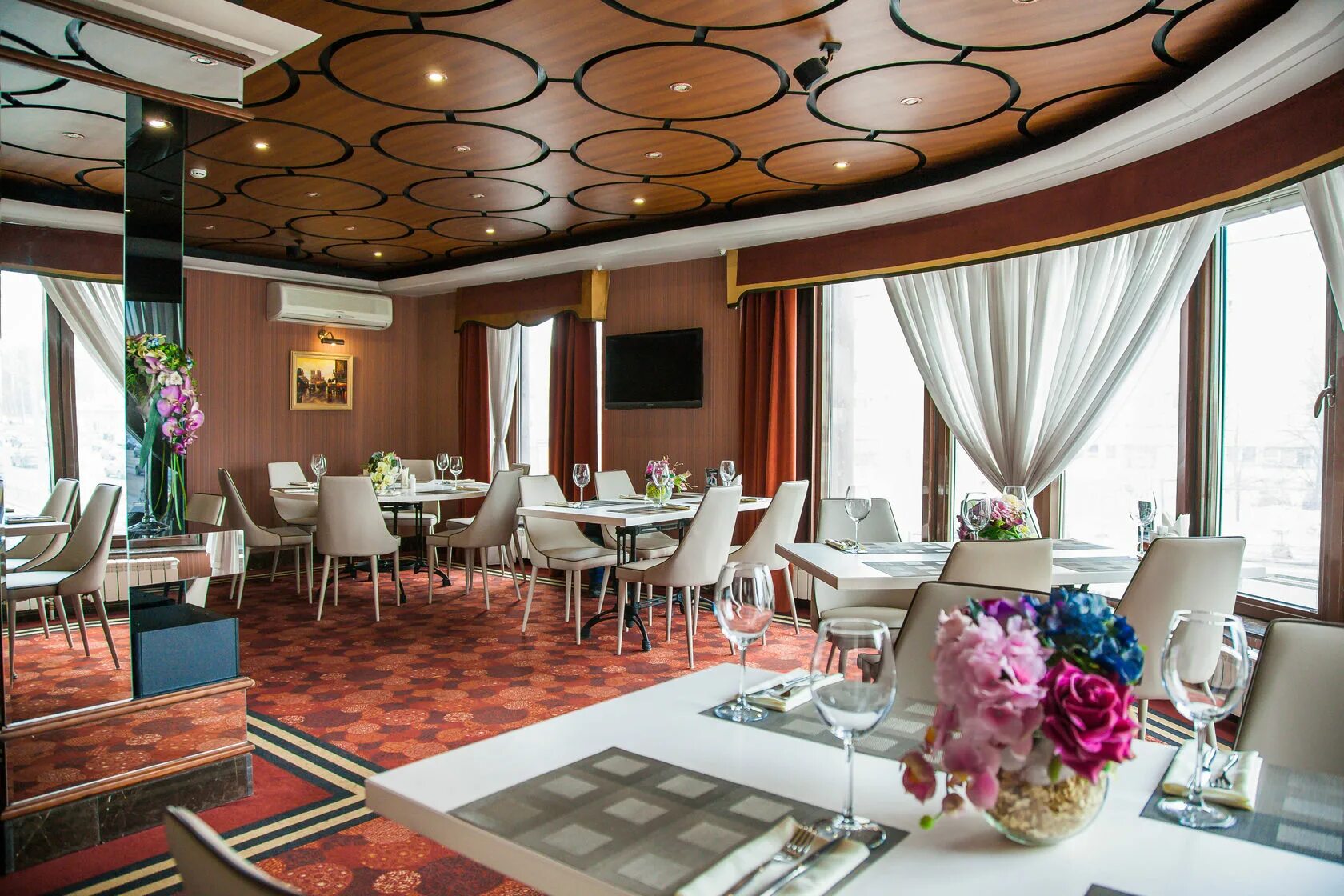 Волкова 59 казань ресторан. Gina казань ресторан. Ресторан ля фамилия казань. Самый зеленый ресторан. Черем ресторан казань.