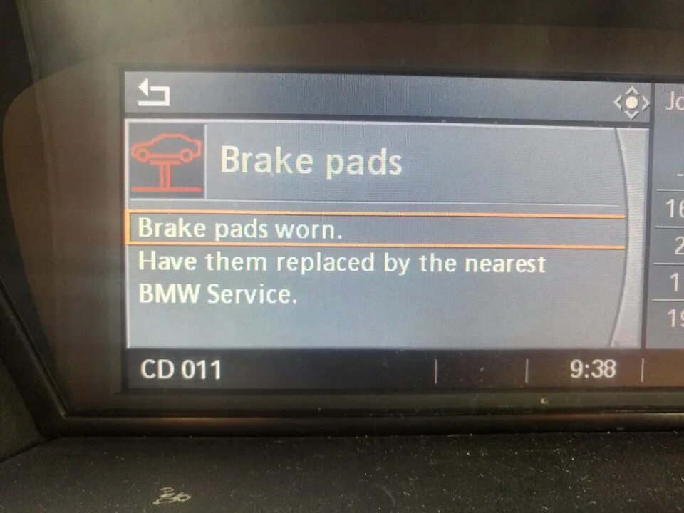 Ошибка brake pads. Brake bmw ошибка. brake pads bmw e60 ошибка. ошибка бмв е60 brake pads. тормозные накладки бмв ошибка.