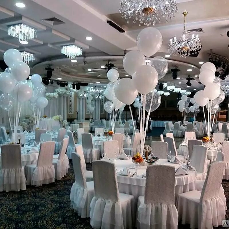 Украшение зала белыми шарами. Украшение свадьбы воздушными шарами. Украшение шарами на свадьбу. Украшение зала белыми шарами. Украшение зала белыми шарами.