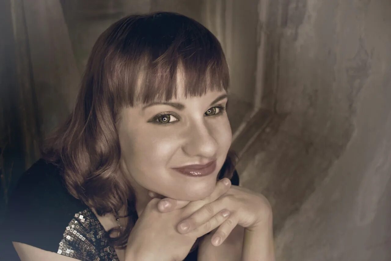 Девушка из подмосковья кто поет. Юлия макарцева. Вероника корчемкина ачай. Девушка из подмосковья кто поет. Russian au.