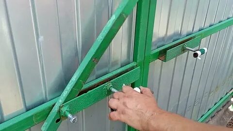Как сделать запор на ворота своими руками