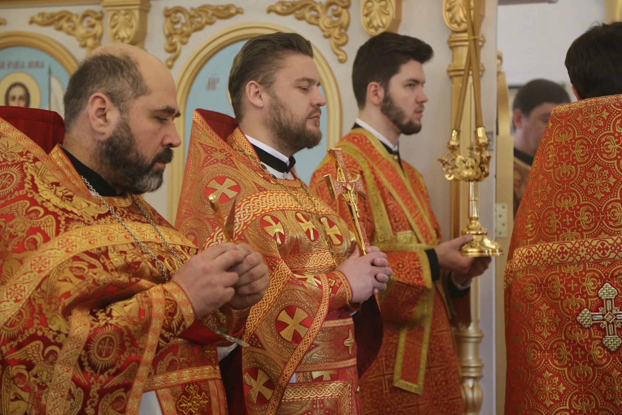 22. Коммунарка храм преображения расписание. Преображенская церковь в саввино. Храм в коммунарке расписание богослужений преображения господня. Новый храм в коммунарке.