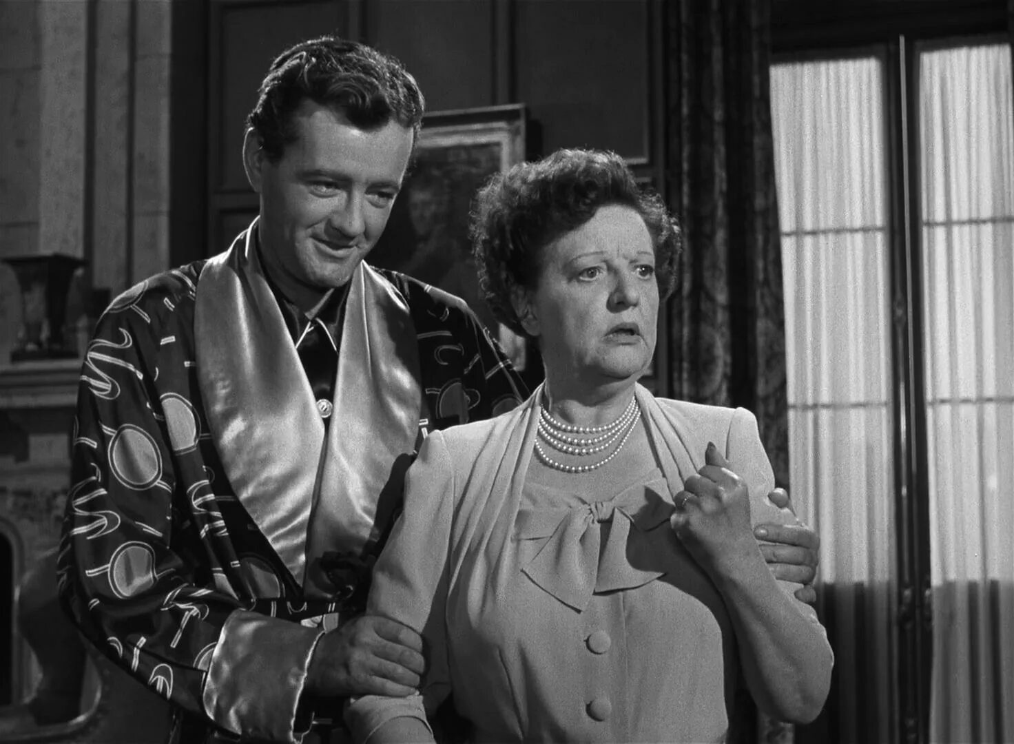 Незнакомцы в поезде хичкок. Незнакомцы в поезде 1951. Хичкок патриция в незнакомцы в поезде. Незнакомцы в поезде хичкок. Патриция хичкок.