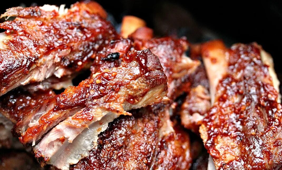 Свиные рёбрышки spare Ribs. Ребра spare Ribs. Pork Ribs BBQ. Жареные ребрышки.