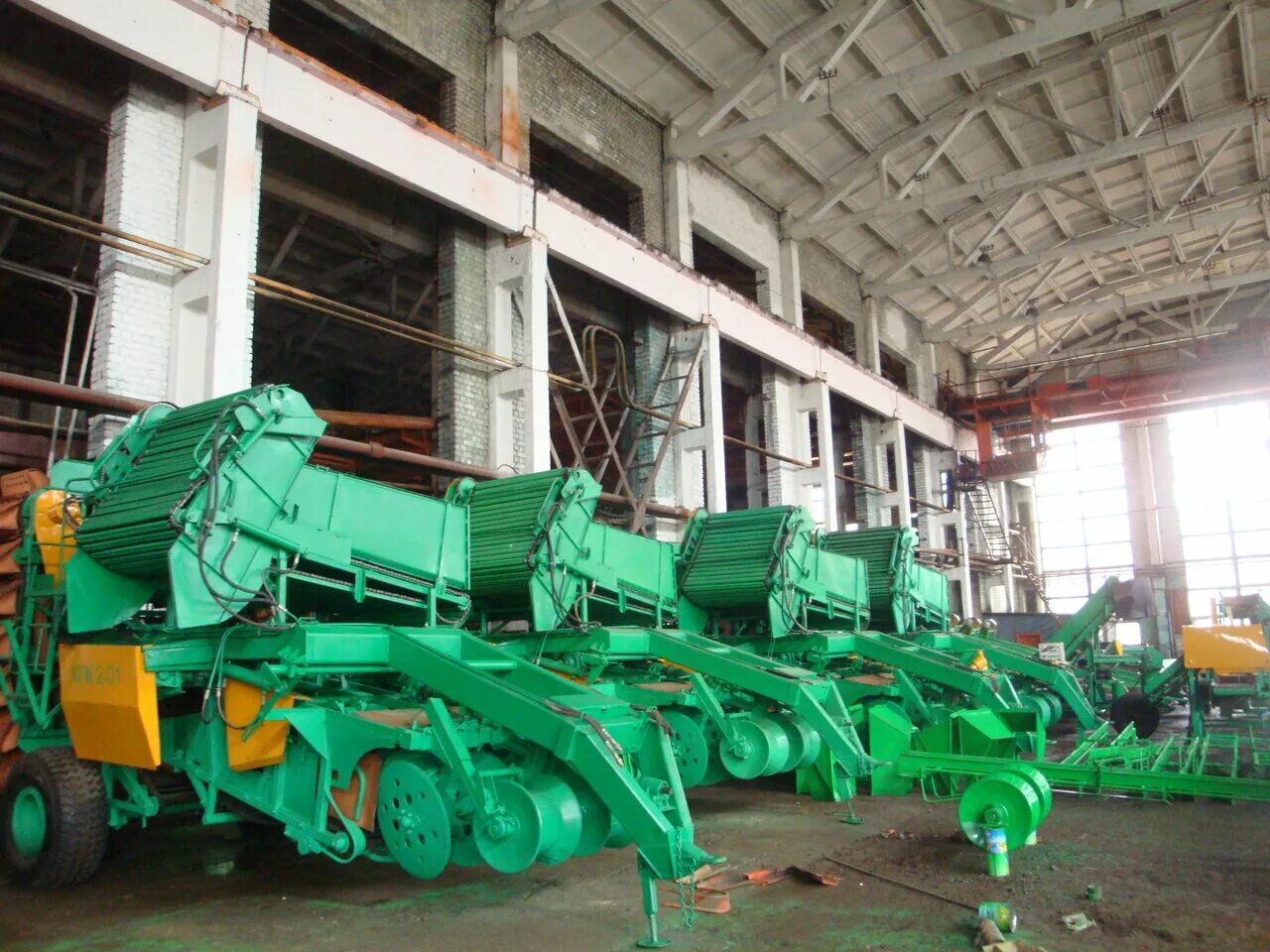 техника рязанских полей трактора 62. т500 комбайн ростсельмаш. зерноуборочный комбайн торум 740. пенза сельхозтехника. сельхозтехника и спецтехника в ряд.