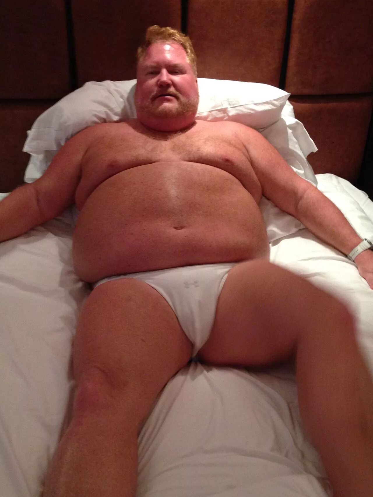 Дед пассив. Парень с мишкой. Дед пассив. Дед пассив. Молодые парни на час.