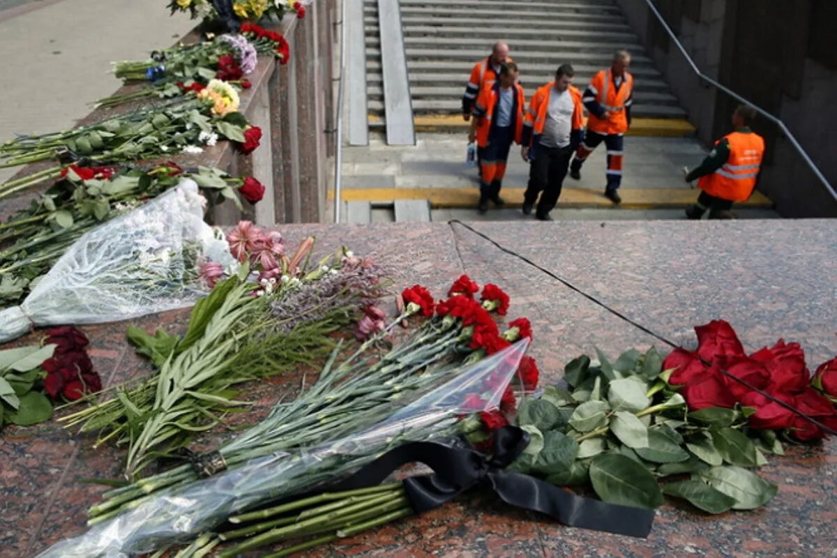 Катастрофа в московском метрополитене. Теракт в метро москва 2014. 15 июля 2014 года произошла трагедия в московском метрополитене. теракт в московском метро 2014. парк победы крушение.