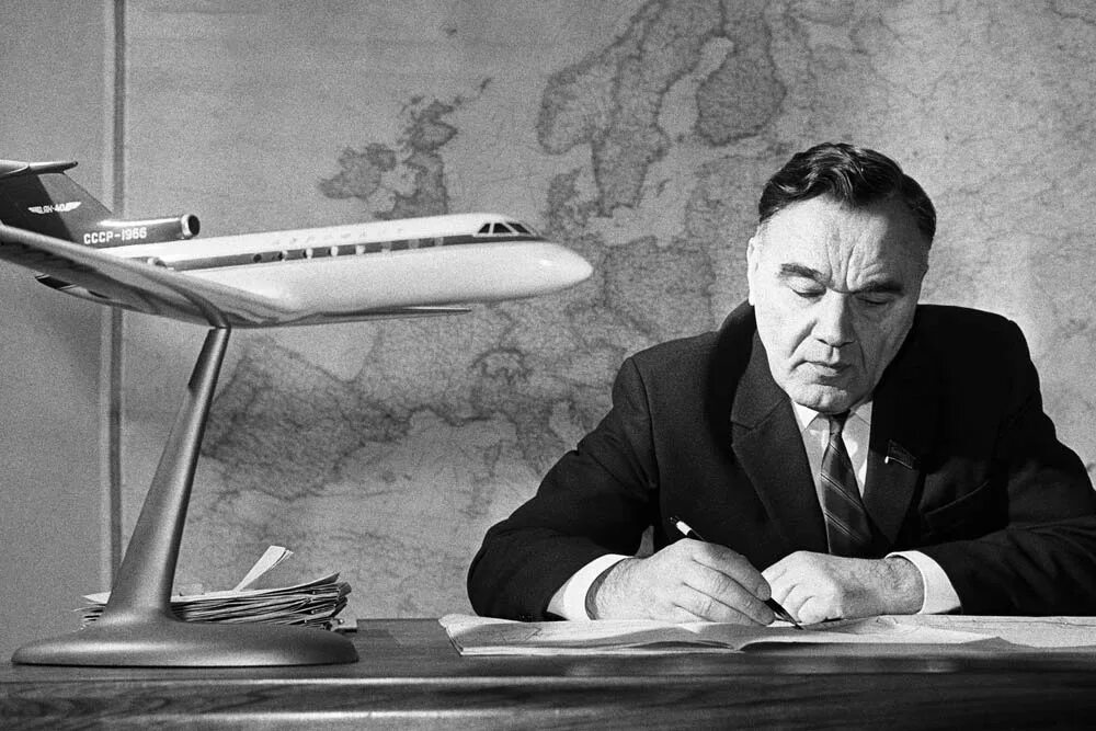 Алексеев семен михайлович авиаконструктор. Авиа конструктор. Генрих васильевич новожилов. Сикорский игорь иванович 1889 - 1972. Сухой авиаконструктор.