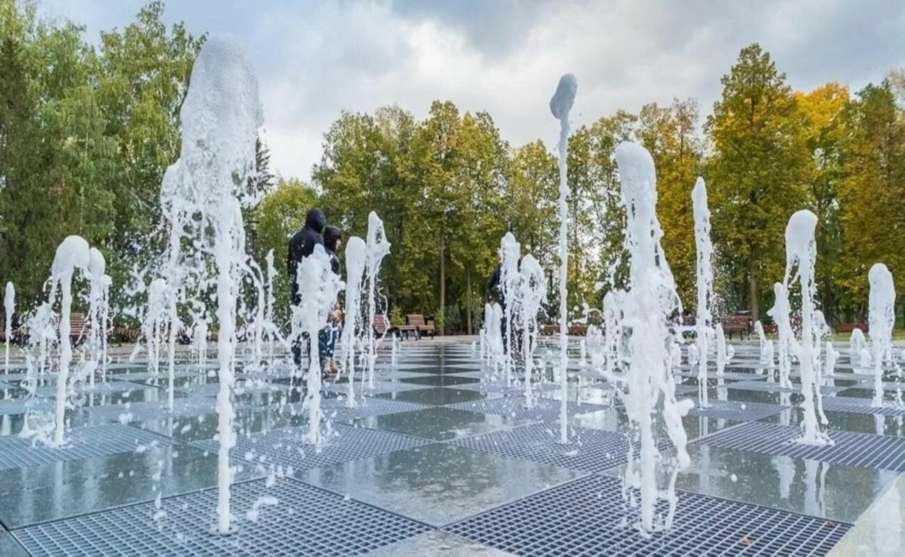 Центральный парк горького казань. Парк Горького Казань. Парки мероприятия Казань. Парк Горького Казань реконструкция. Зеленый театр парк Горького фото 2023.