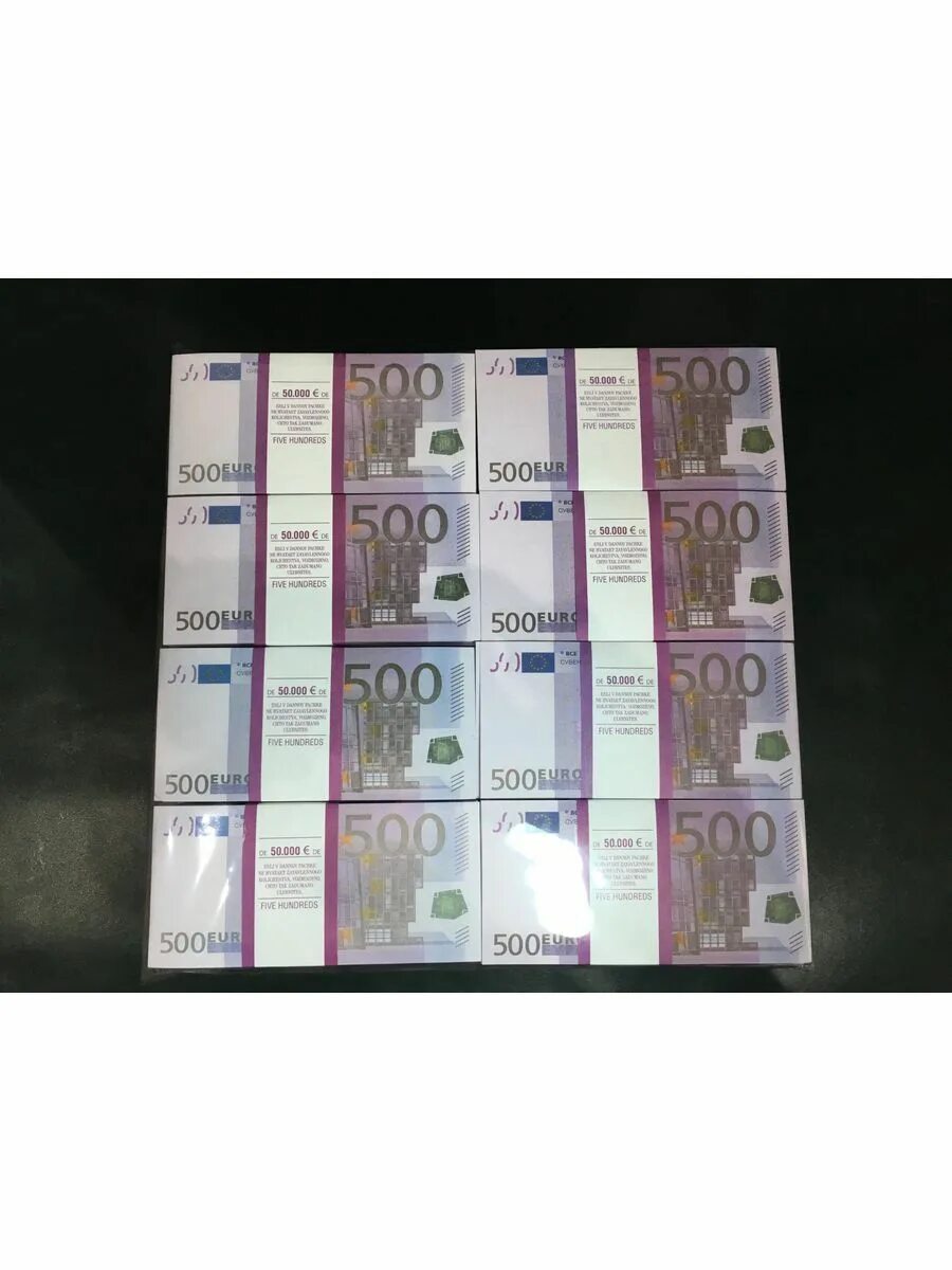 1400000 евро в рублях. Евро в руках. 200 рублей и 100 евро. Евро в руках. Новая валюта.