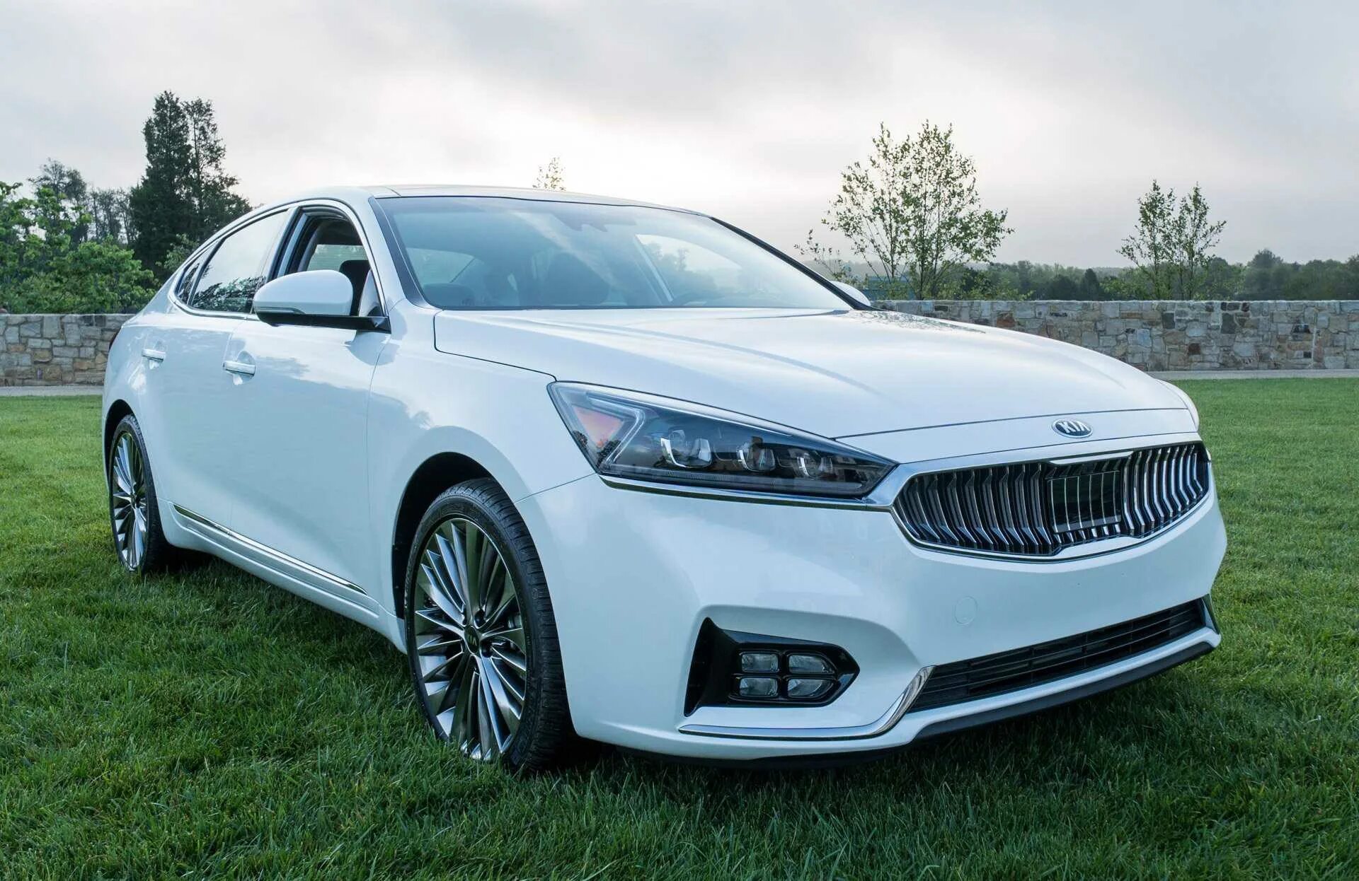 Kia Cadenza White 2020. Седан Kia Cadenza 2020. Kia Каденза 2017. Киа Cadenza 2019.