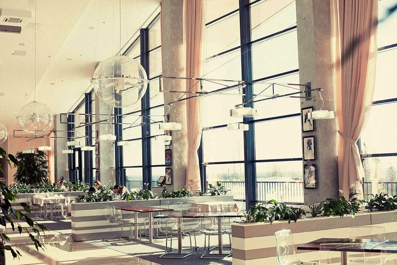 Ресторан фаворит игора драйв. Панорамный ресторан на курорте «игора». Ресторан red stars питер. Панорамный ресторан в игоре. Панорамный ресторан игора.