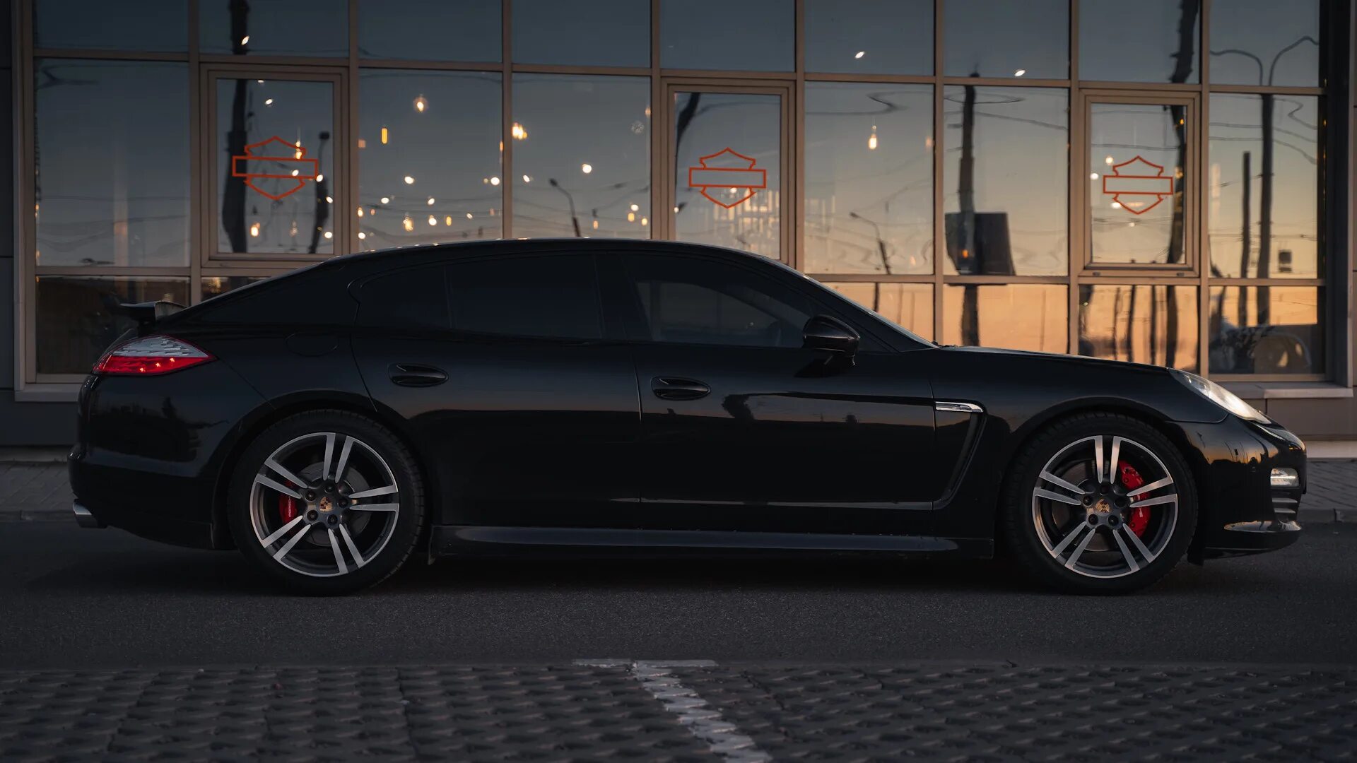 Порше панамера черный. Черный панамера текст. Porsche panamera 4s ii черный матовый. Порше панамера турбо s 2022. Порше панамера black.