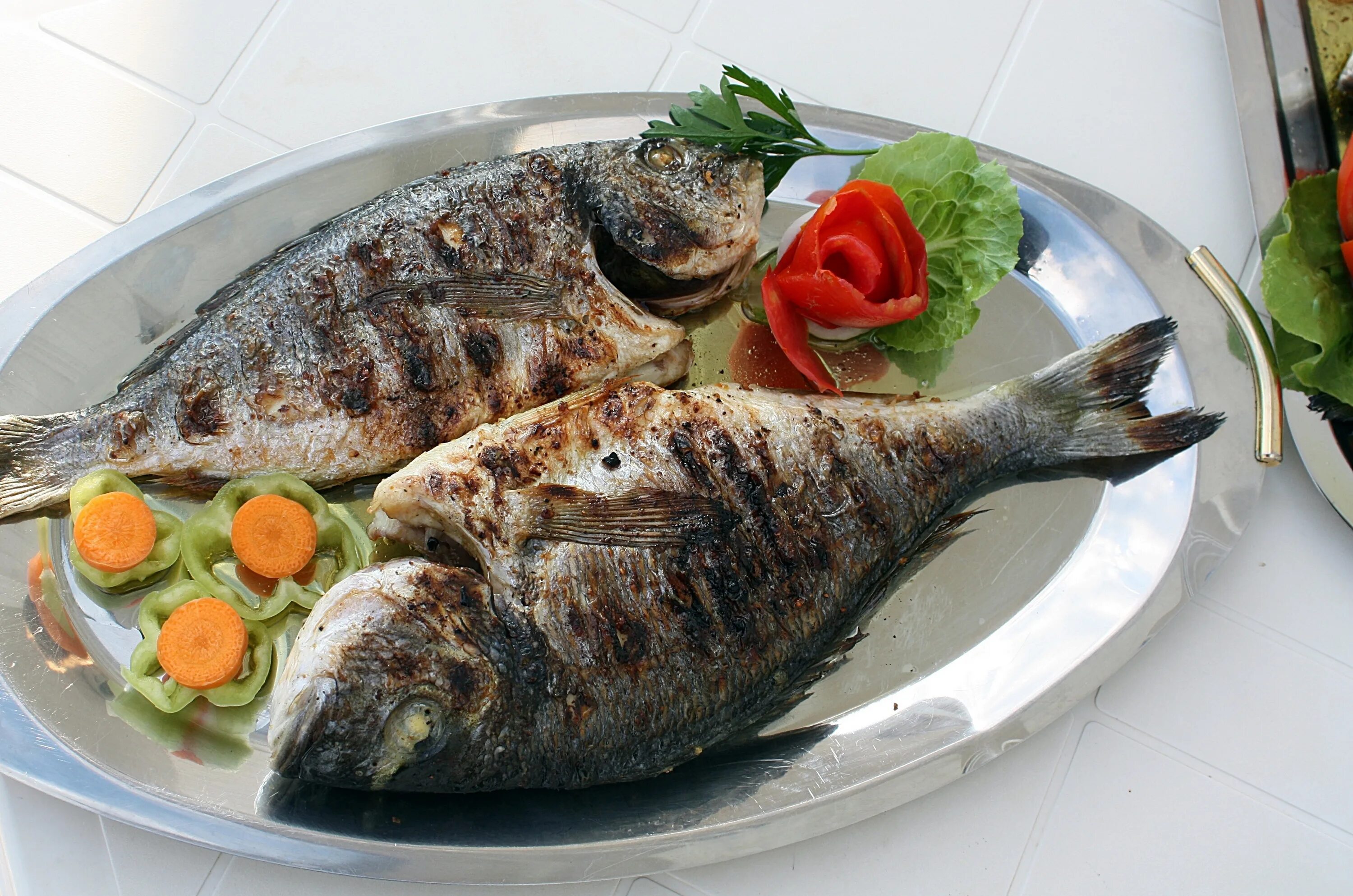 Какую жареную рыбу. Морская рыба простипома. Блюда из рыбы. Блюдо "рыба". Рыба для готовки.