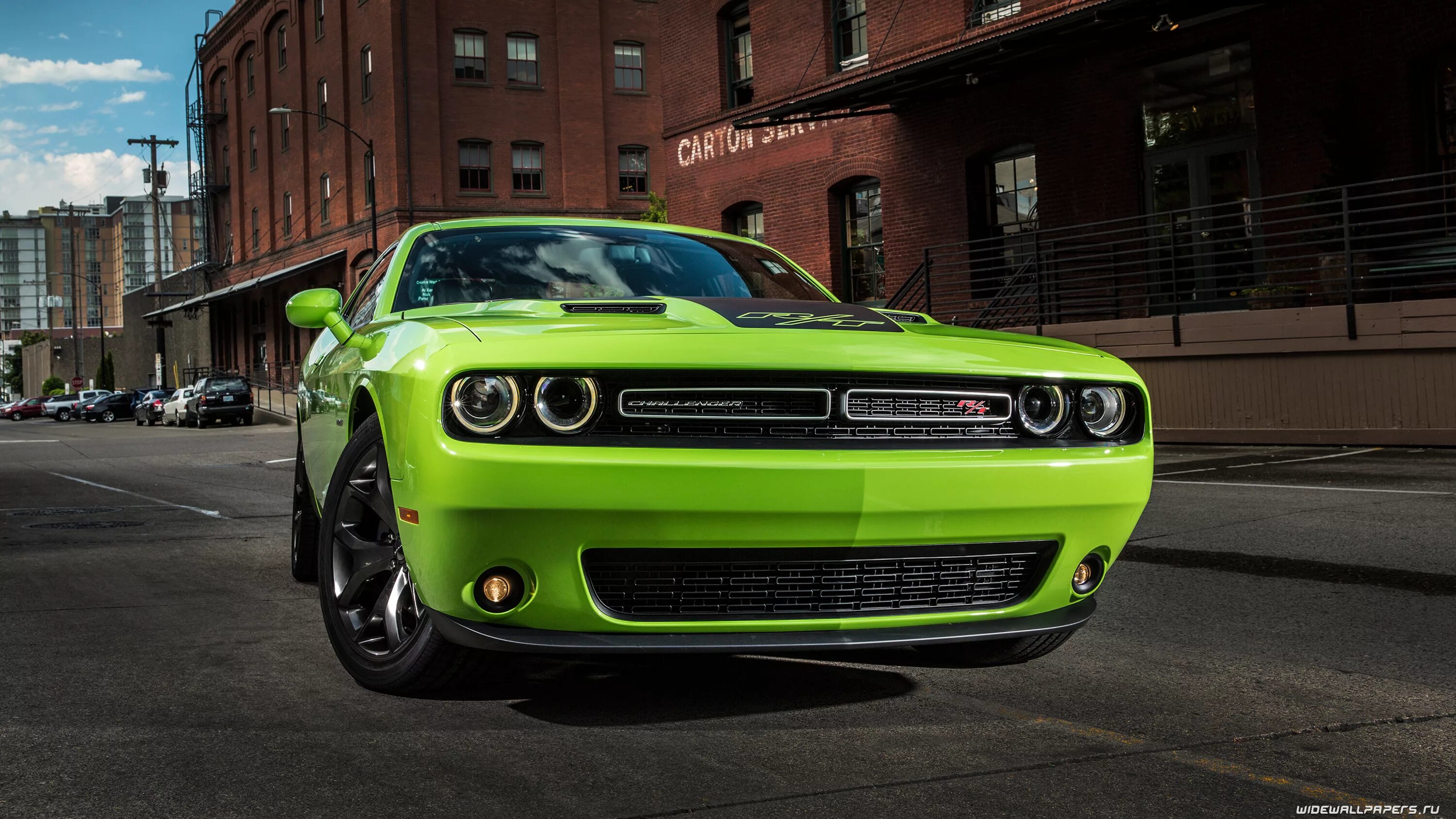 Обои додж челленджер. Dodge Challenger 2000. Додж Челленджер 2000. Dodge Challenger Hellcat 2000. Dodge Challenger 2015.