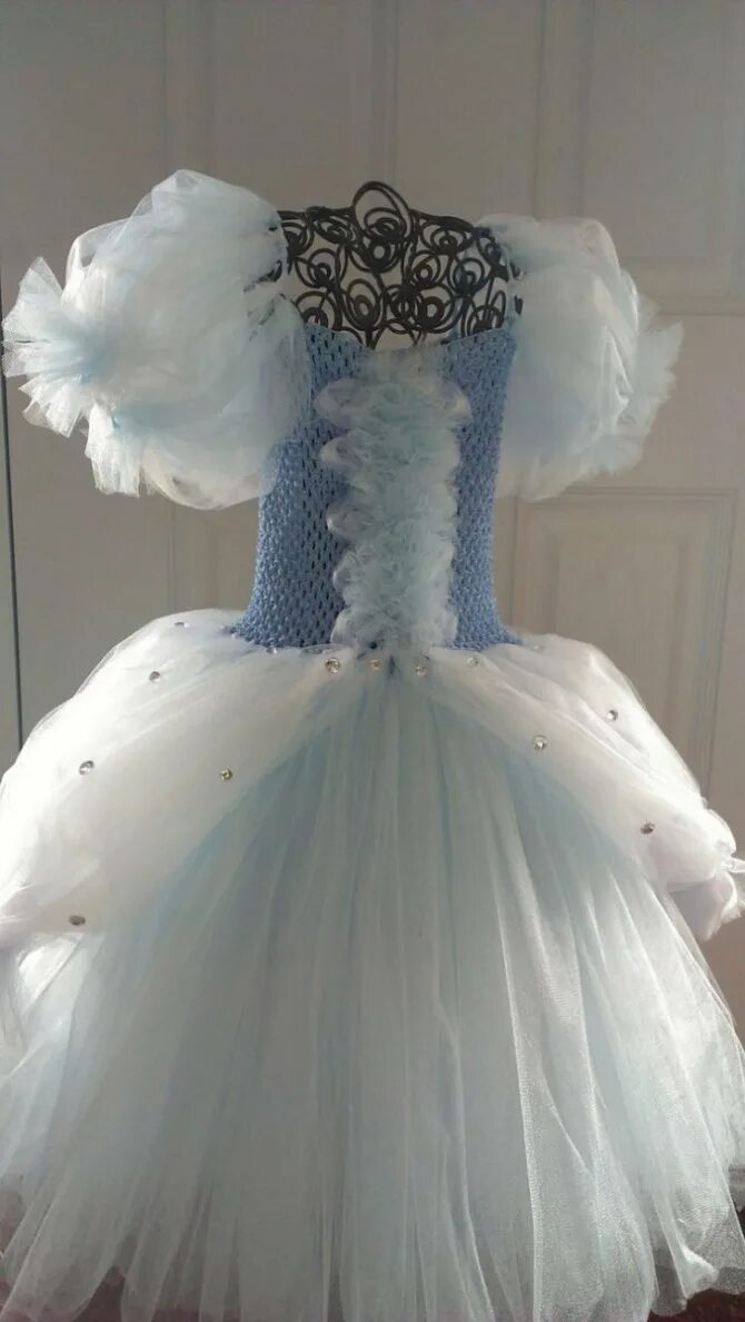 новогоднее детское платье снежинки. новогодний костюм снежинки. платье снежинки для девочки. как накрахмалить платье на новый год. платье из фатина для девочки.