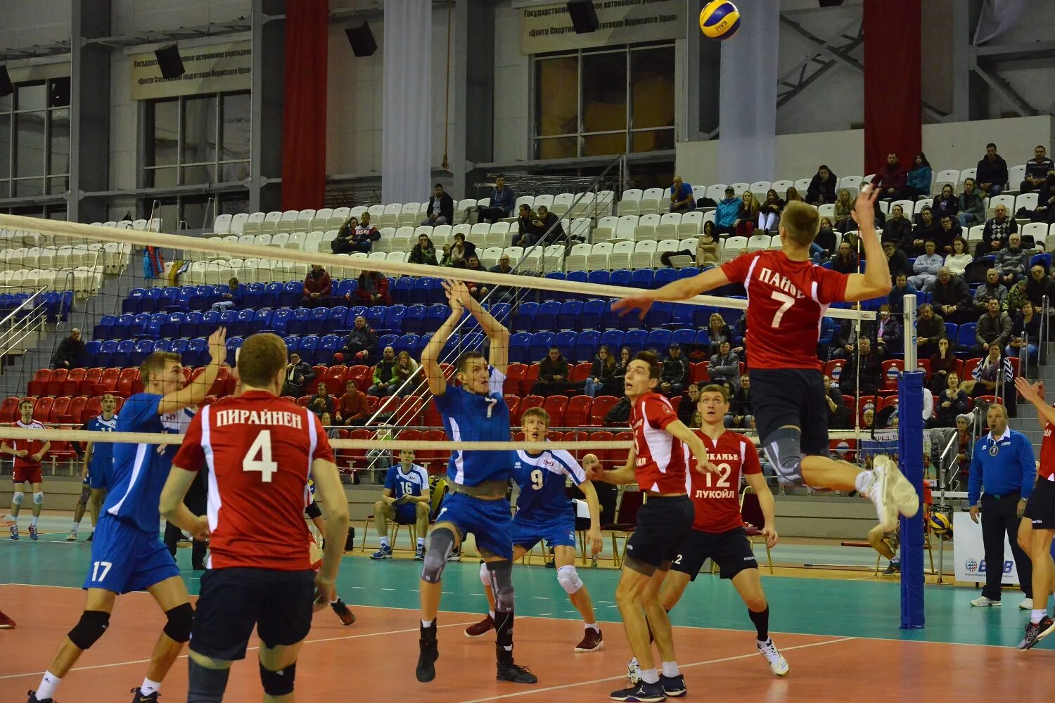 Волейбол изумруд. Локо изумруд волейбол. Локомотив-изумруд екатеринбург волейбол. Волейбол изумруд. Локомотив екатеринбург волейбол.