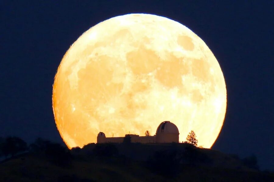 Le lune. Луна. Огромная Луна. Супер Луна. Гигантская Луна.