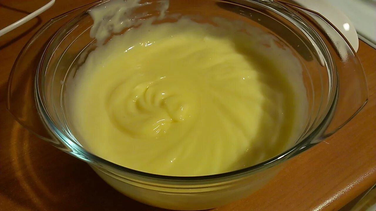Заварной крем с маслом. Крем из желтков для торта. Заварной крем из молока. Крем из молока и яиц.