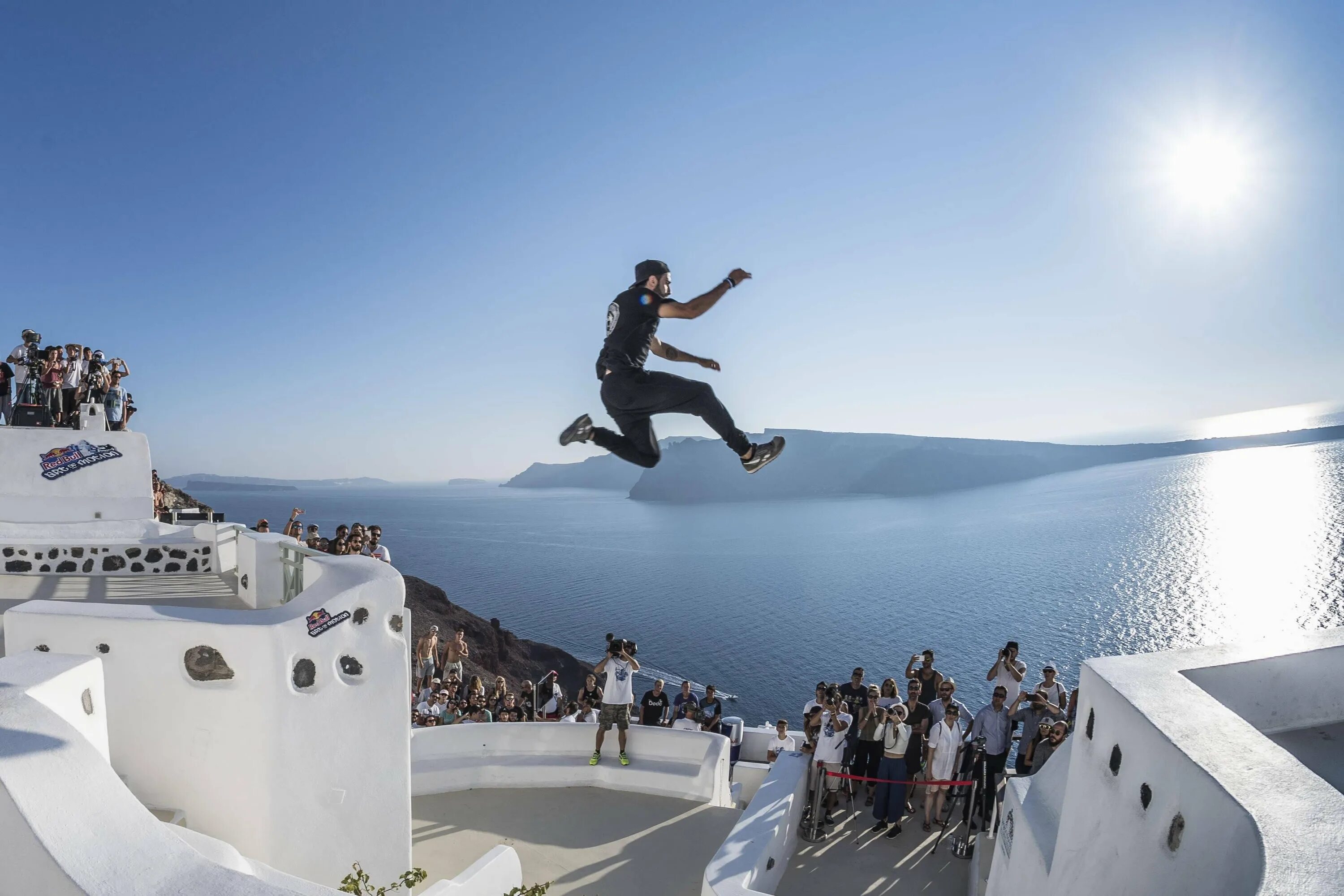 Art of motion. Ред булл паркур. red bull art of motion. art of motion электросталь. арт оф моушен.