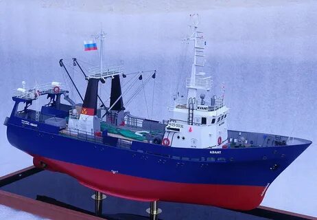 Рыболовно морозильный траулер