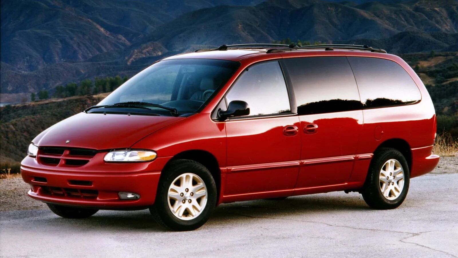 Лобовое стекло караван. Dodge Caravan 1996. Dodge Caravan 3.3. Додж Гранд Караван 1996. Минивэн Додж Караван.