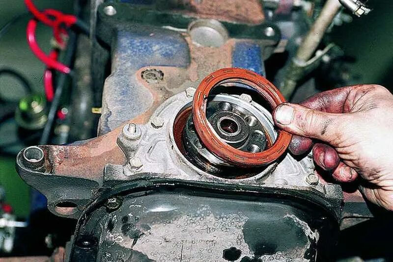 Сальник масляного насоса ваз 2114. Сальник коленвала задний 2123. Сальник коленвала нива 21214 передний. Сальник рулевого вала гур 31105 крайслер. Сальник вал на ваз 2115.