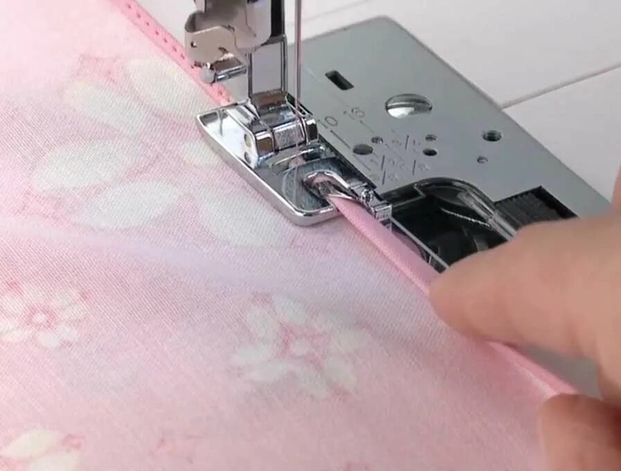 Лапка для подгиба ткани. 257321-5,6 presser foot-лапка. лапка подрубочная 6 мм. швейная машина лапка для подрубки. лапка для подгибки края brother.