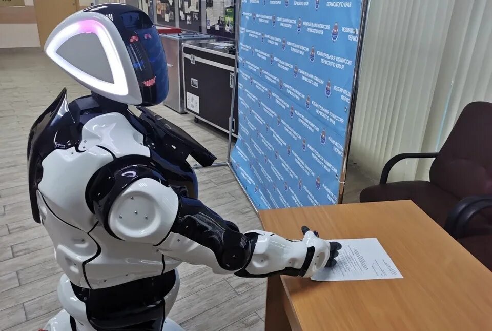 Промобот в мфц пермь. Промобот василий. Промобот 4. Южаков пермь промобот. Российский робот мкм.