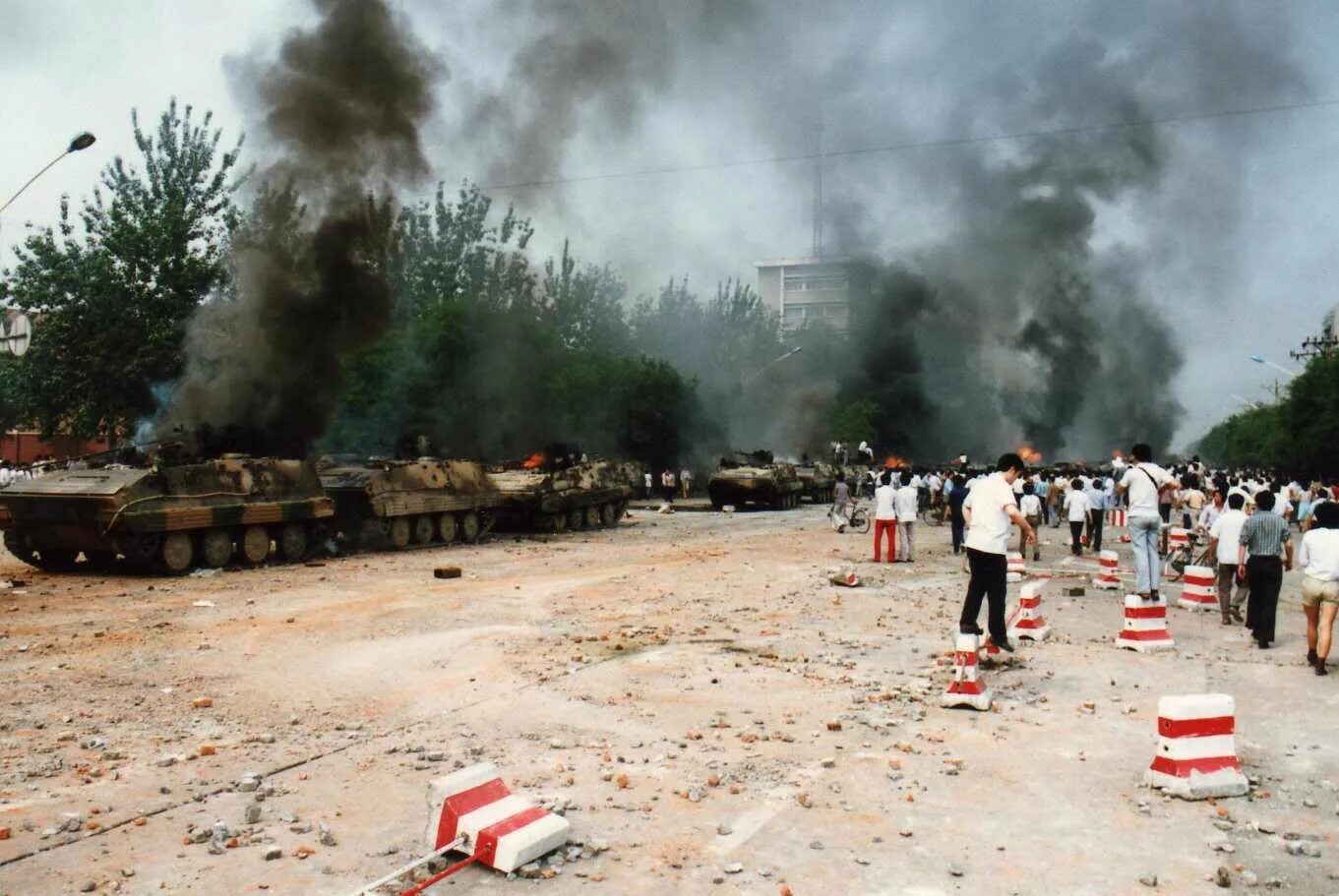 События на площади тяньаньмэнь. События на площади тяньаньмэнь 1989. площадь тянь ань мынь 1989. пекин площадь тяньаньмэнь 1989 год. китай площадь тяньаньмэнь июнь 1989.