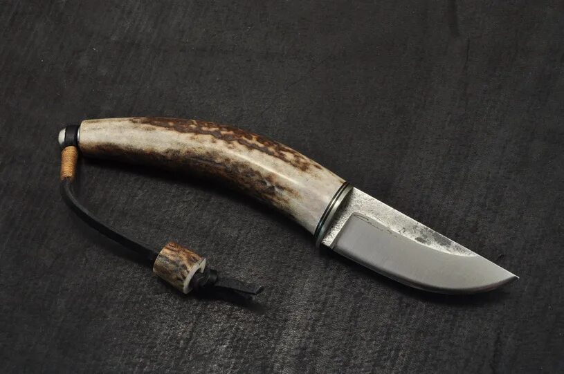 Купить ножи бивни. Ножи с рукоятью из рога. Финка с рукояткой из рога. Нож с ручкой из рога. Ручка ножа из рога оленя.