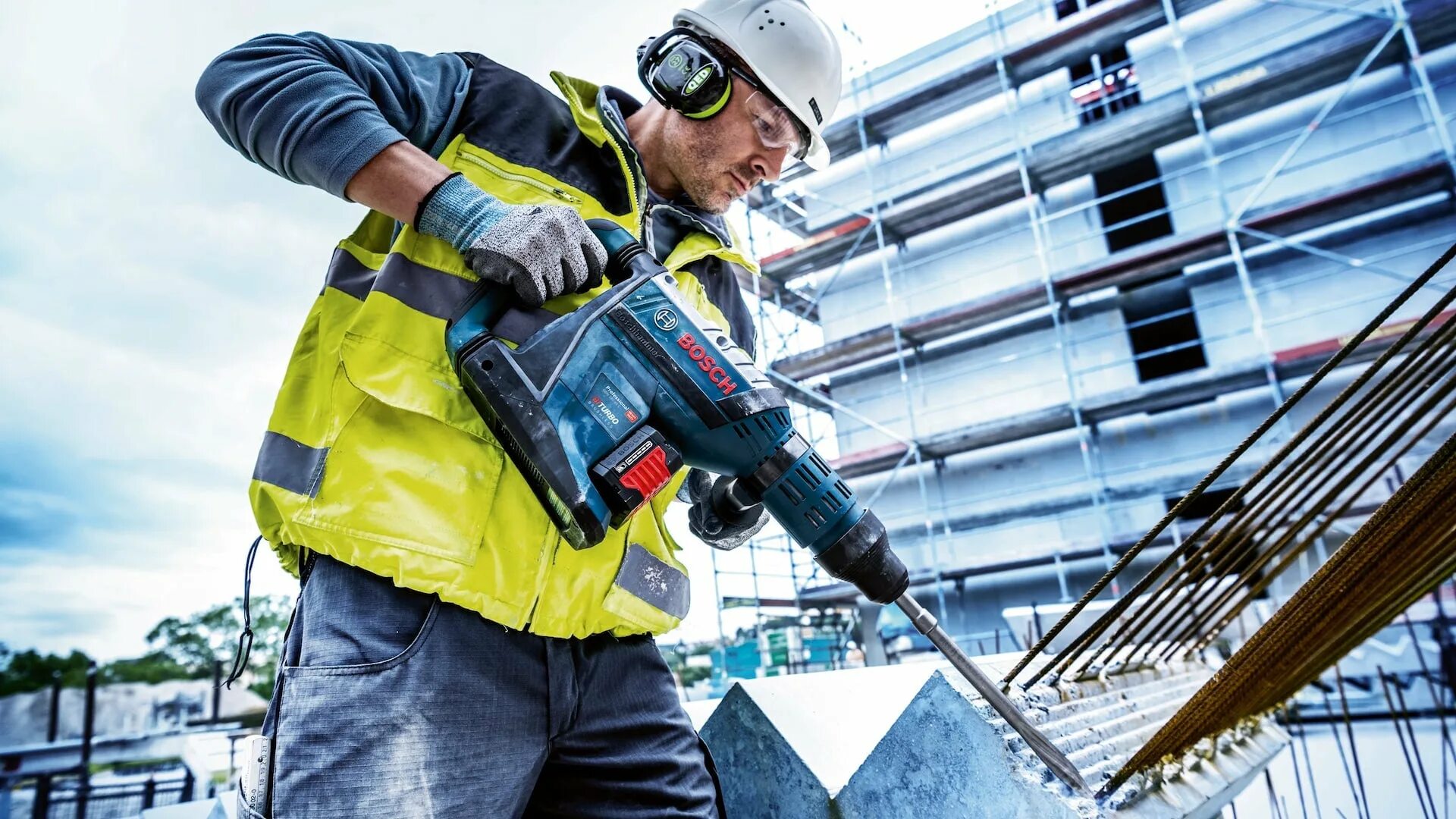 Бош повер. Bosch GBH 18v-45 c. Bosch Power Tools. Bosch professional Power Tools. Мощный перфоратор Bosch.