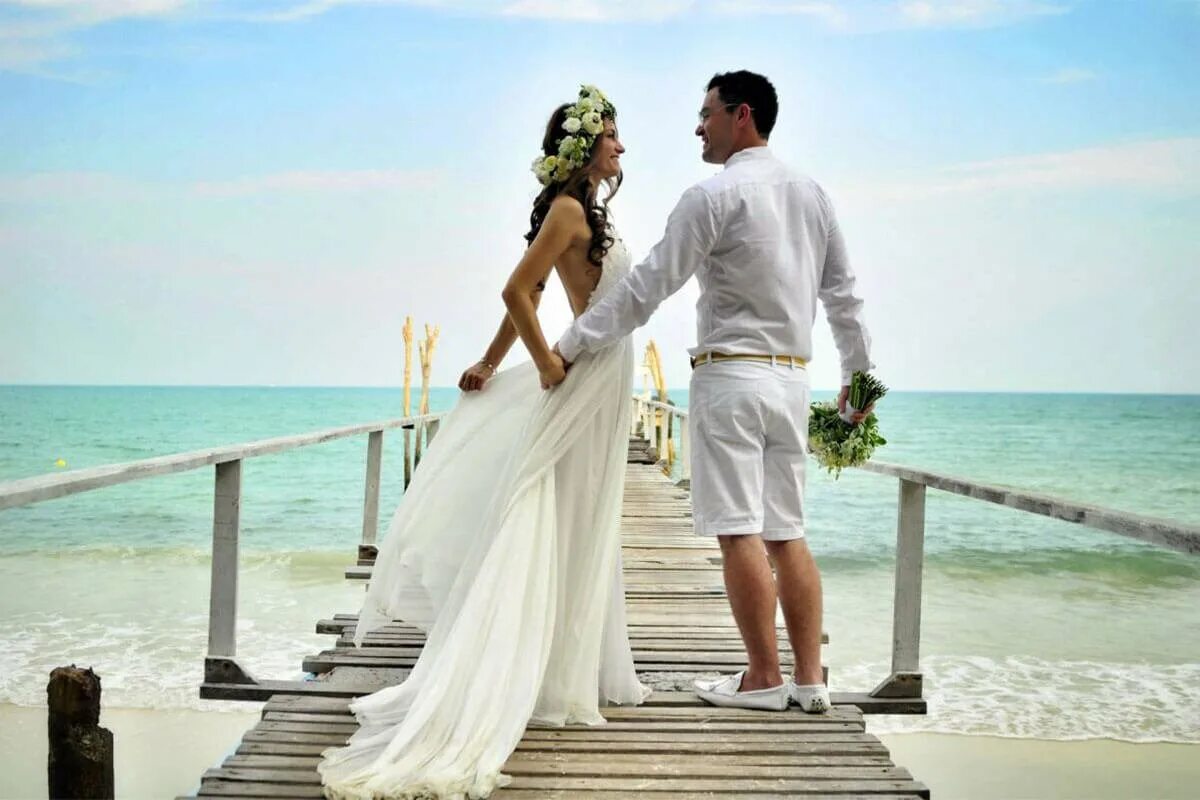 Свадьба на пляже. Свадебная фотосессия на берегу моря. Свадьба на острове. Свадьба на море.