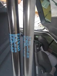 Шкода а5 газовые упоры багажника