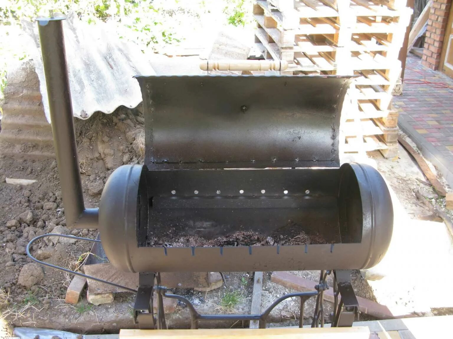 Коптильня из 25л газового баллона. Коптильня смокер из газового баллона 3 в 1. Фото мангалов сделанных из газовых баллонов. Мангал из газового баллона 27л. Фото мангалов сделанных из газовых баллонов.