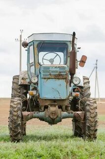 Трактор спереди