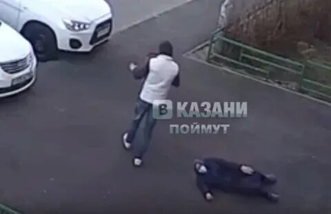 Мужик в абакане напал на прохожих