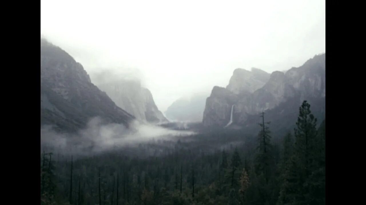 Эстетика горы туман. Горе о туман. Склон горы в тумане. Горе о туман. Горный перевал в тумане.