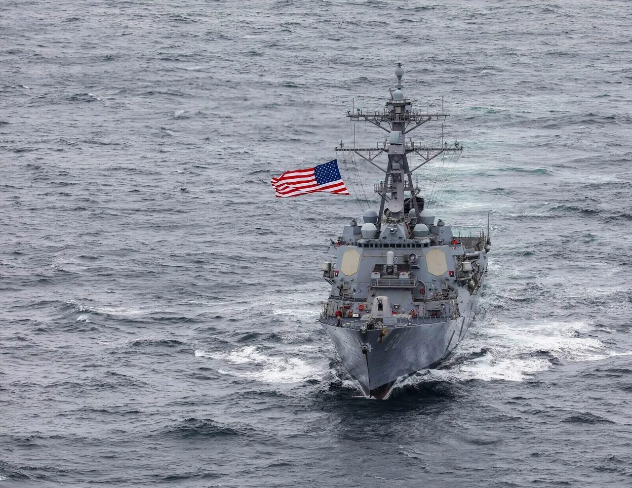 Визит американского патрульного корабля в черное море. Эсминец вмс китая. Пакистанские эсминец «хайбер». Обстрел эсминца. Корабль америка.