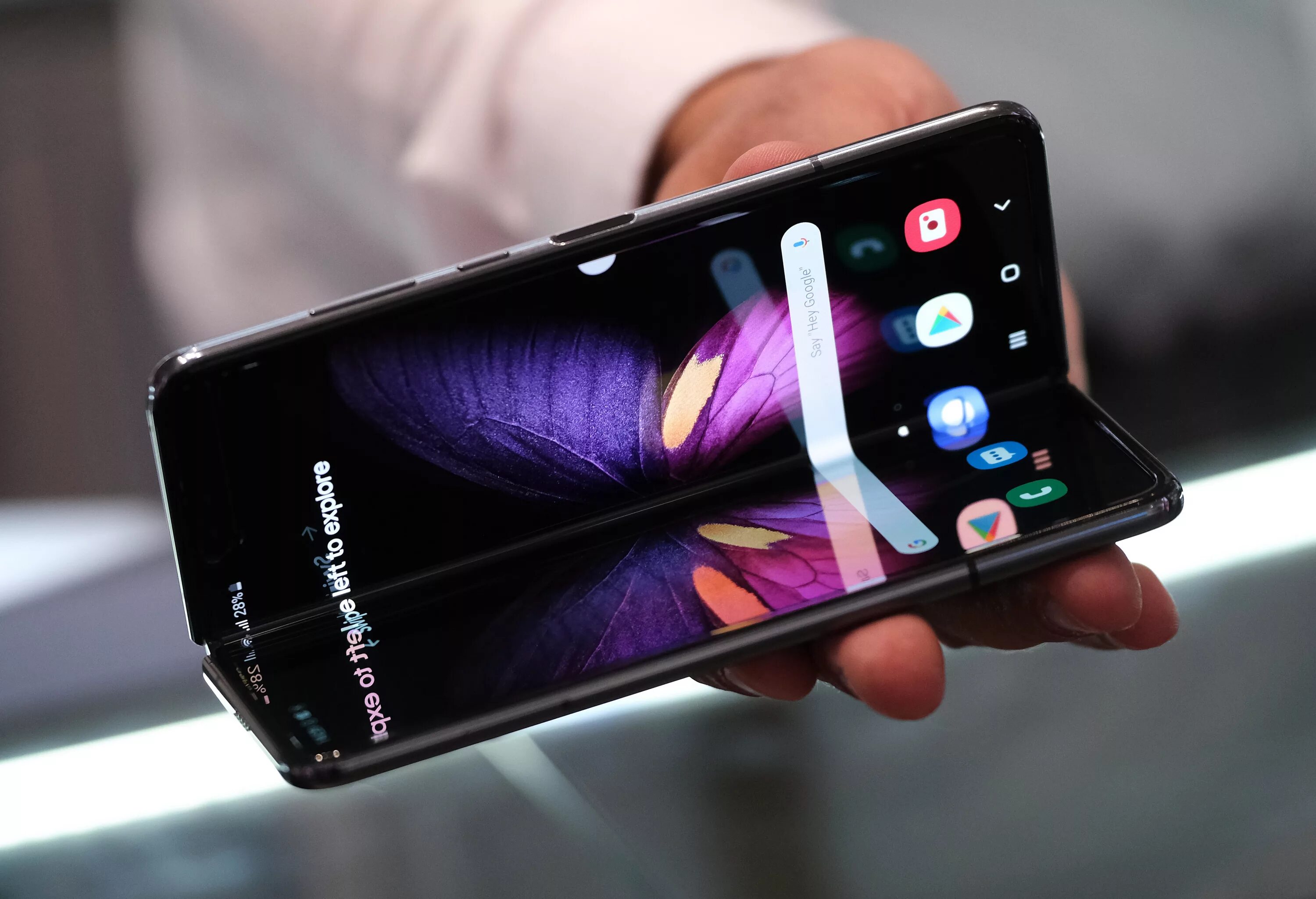 Новый самсунг 2022. Samsung Galaxy Fold 2022. Новый самсунг 2022 раскладной. Самсунг складной смартфон 2022.