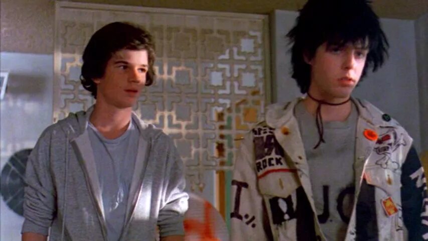 Пригород 1983. Пригород фильм 1983. suburbia 1984 джек. пригород 1983 suburbia. дженнифер клей пригород 1983.