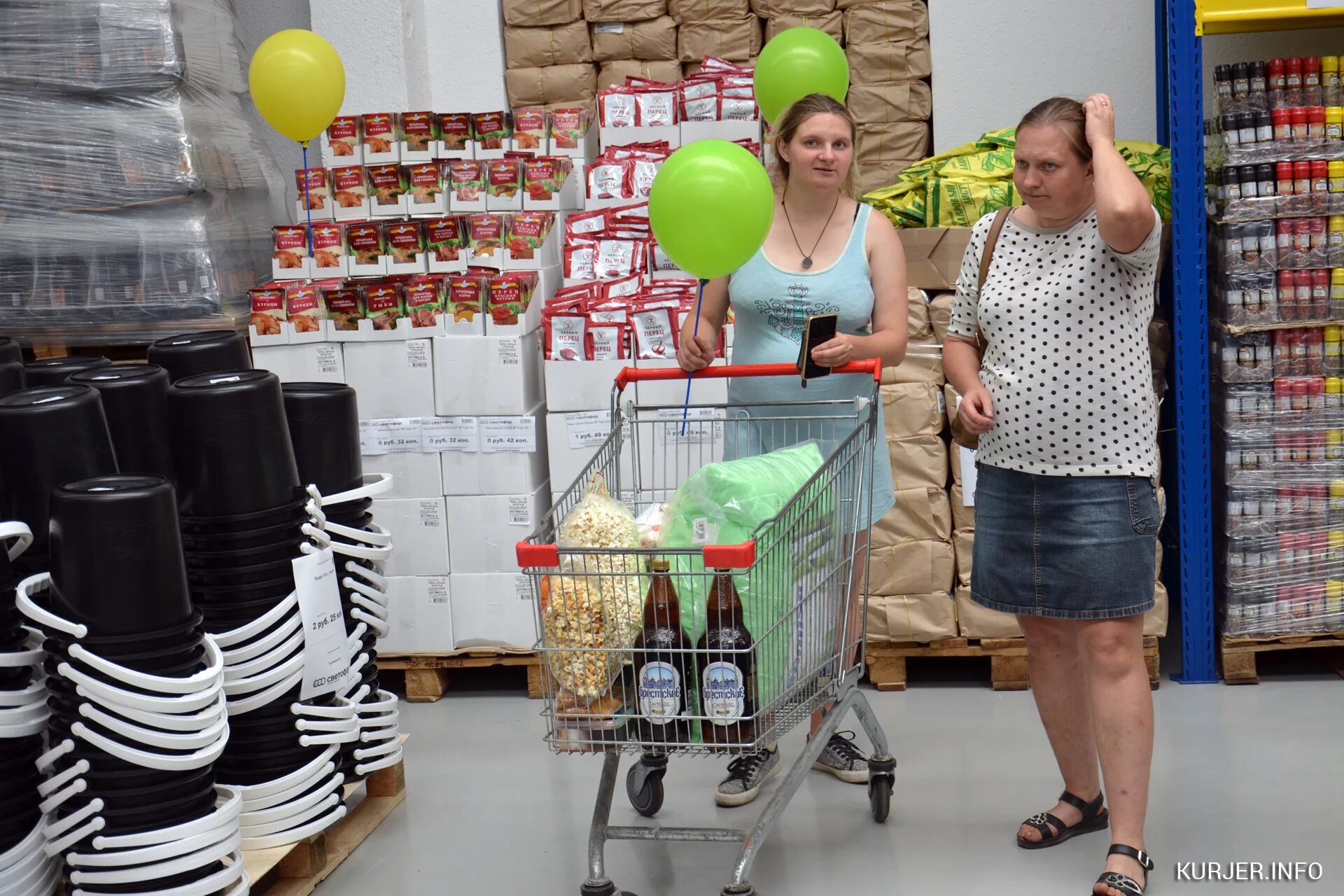 Экономим в магазине. Фото без маски в магазине. Черная пятница гипермаркет лента. Идём в магазин. Сегодня идти в магазин.