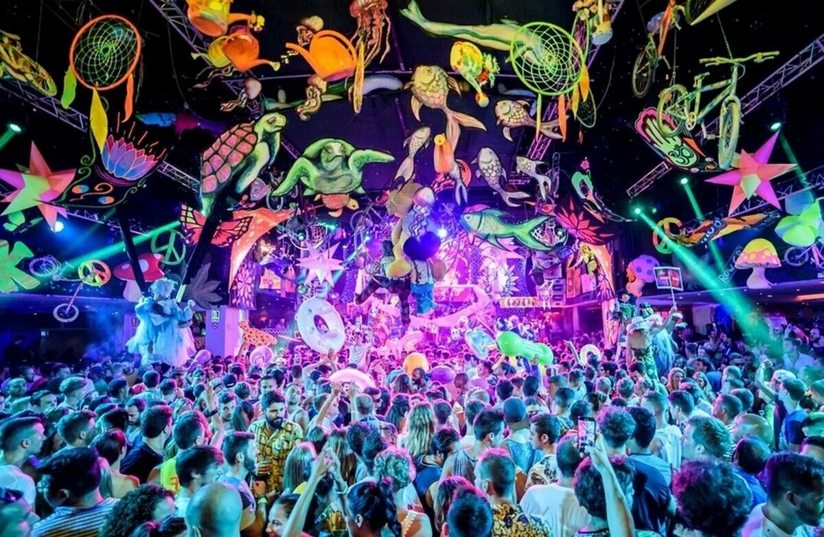 Крутая вечеринка. Ивиса остров рейв. Ибица вечеринки. Американские молодежные вечеринки. Айя напа тусовки.