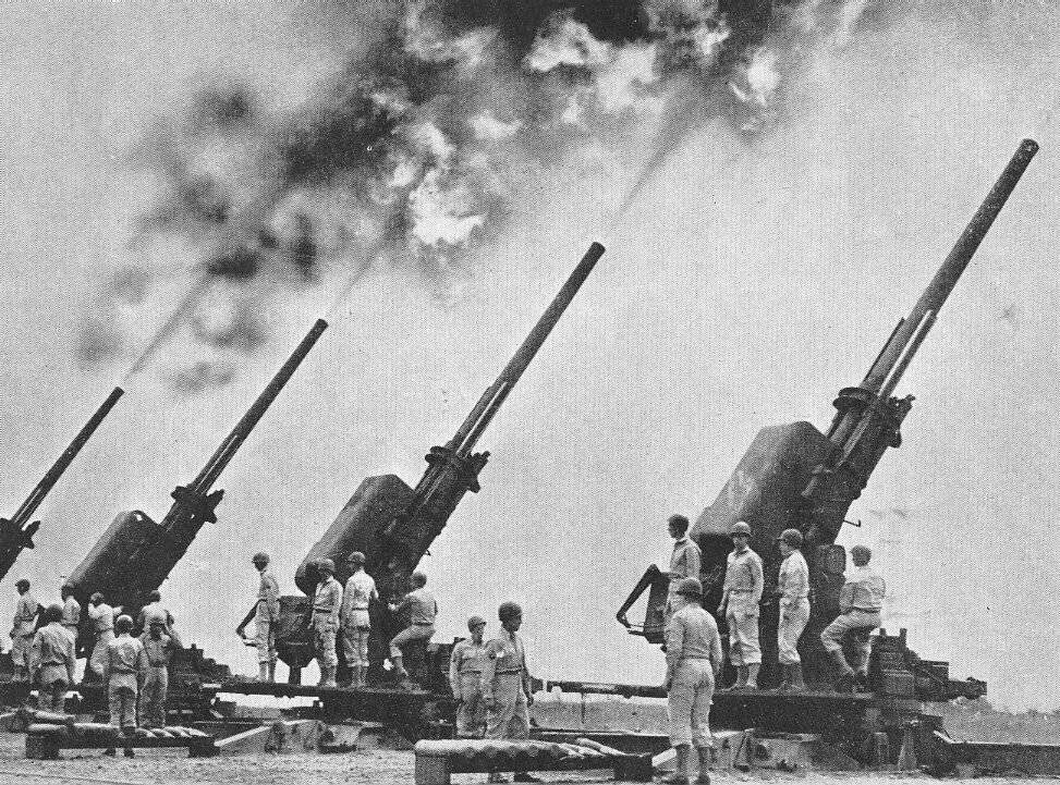 Только японские зенитные пушки все время. 120-Мм зенитная пушка m1. Советские зенитные орудия второй мировой войны. Зенитки второй мировой войны. Зенитные пушки второй мировой войны СССР.