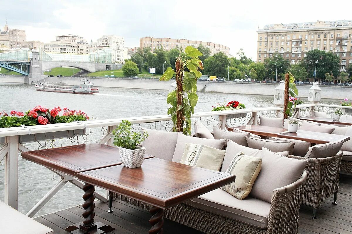 Недорогие веранды москвы. Veranda Riverside ресторан Москва. Terrace летняя терраса Санкт-Петербург ресторан. Veranda Riverside Лужники. Веранда Гинза в Санкт-Петербурге.