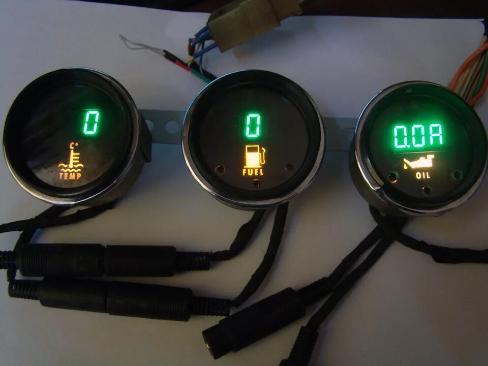 Указатель температуры ваз 2103. Прибор температуры двигателя ваз. Цифровой указатель температуры двигателя pf-6. Прибор температуры двигателя ваз. Электронные датчики ваз 2106.