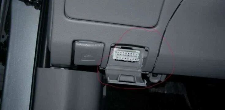 Toyota highlander 2001 диагностический разъем. Тойота королла 10 obd штекер. Обд разъем тойота королла. Toyota corolla obd2. Обд разъем corolla 2008.