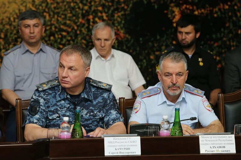 Надыкто владимир евгеньевич. Генерал полиции скфо. Скфо заместители. Владимир островенко администрация президента. Пред правительства кчр.